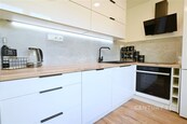 Nadčasový byt 2+1 po kompletní rekonstrukci., cena 3000000 CZK / objekt, nabízí 