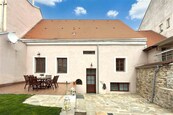 Komerční nemovitost v centru Znojma, 330 m2, zahrádka/dvůr, cena cena v RK, nabízí 