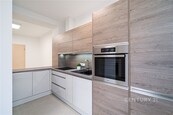 Prodej bytu 2+kk s garáží pro 2 auta, ul. Vídeňská třída, Znojmo, cena cena v RK, nabízí CENTURY 21 Vaše Reality