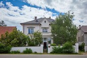 Prodej prvorepublikové vily u zámku Lechovice - jedinečná atmosféra a obrovský potenciál, cena cena v RK, nabízí 