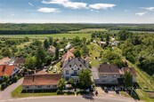 Prodej prvorepublikové vily u zámku Lechovice - jedinečná atmosféra a obrovský potenciál, cena cena v RK, nabízí 