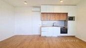 Pronájem novostavby bytu 1+kk, 35m2 + balkon 6m2, cena 11500 CZK / objekt / měsíc, nabízí CENTURY 21 Vaše Reality