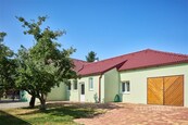 Prostorný RD 5+kk 124 m2 s bazénem, na pozemku 692 m2, Hrabětice, cena 7850000 CZK / objekt, nabízí 
