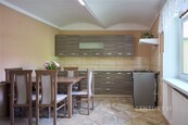 Rodinný dům 4+1 s uzavřeným dvorem, garáží a hospodářskými prostory v Šanově, cena 4995000 CZK / objekt, nabízí 