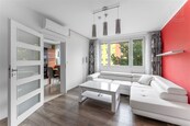 Pronájem bytu 3+1 s balkonem, sklepem a parkovacími místy, 73 m2, P10 Záběhlice , ulice Jabloňová, cena 24000 CZK / objekt / měsíc, nabízí 