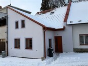 Dům u hradeb v Jindřichově Hradci - jedinečné bydlení v historickém centru. Včetně poplatku za parkovací stání., cena 20500 CZK / objekt / měsíc, nabízí 