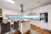 Rodinný dům 5+kk s dvougaráží, bazénem a saunou, cena 20484000 CZK / objekt, nabízí CENTURY 21 4fin Reality
