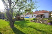 Prodej prostorného rodinného domu 6+1 se zahradou téměř 1 400 m2 - Červený Hrádek u Dačic, cena 7150000 CZK / objekt, nabízí 