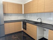Moderní bydlení bez kompromisů: Kompletně zrekonstruovaný byt 3+1 s lodžií na ul. Jugoslávská, cena 16000 CZK / objekt / měsíc, nabízí 