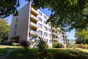 Bydlení, kde vám nic nechybí: Byt 1+1 s privátním parkováním a vlastním kouskem lesa, cena 3749000 CZK / objekt, nabízí CENTURY 21 4fin Reality