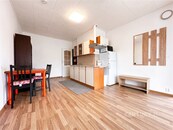 Světlý byt 2+kk (35 m2) s výbornou dostupností na Metro C - Ládví, Bořanovice, cena 15500 CZK / objekt / měsíc, nabízí 