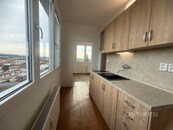 Světlý byt 3+1 ve 6. NP po kompletní rekonstrukci s velkým balkónem - Milevsko, ul. J. A. Komenského, cena 14500 CZK / objekt / měsíc, nabízí 