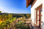 Útočiště v srdci přírody. Rozlehlý unikátní skalní dům s pozemkem více jak 16 000 metrů., cena 7290000 CZK / objekt, nabízí 