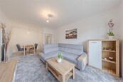 Prosvětlený byt 3+1 s lodžií v objetí zeleně, cena 4350000 CZK / objekt, nabízí 