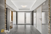 Prodej investičního rodinného domu se třemi byty a ateliérem - Luhačovice, cena 13700000 CZK / objekt, nabízí 