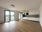 Pronájem moderního bytu 2+kk s terasou, klimatizací a parkováním - Zlín, Prštné, cena 19000 CZK / objekt / měsíc, nabízí Exporeality