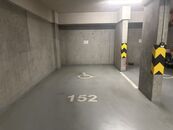 Pronájem garážového stání 25 m2, Československého exilu, Praha - Modřany, cena cena v RK, nabízí 