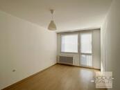 Pronájem bytu 2+kk, 45 m2, Praha 8 - Kobylisy, sklep, nezařízený, lednice, pračka, MHD, volný ihned , cena 17800 CZK / objekt / měsíc, nabízí 