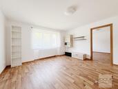 Pronájem bytu 2+1, 56 m2, Benešovská, Divišov. Po rekonstrukci, 2 sklepy, parkování, cena 15000 CZK / objekt / měsíc, nabízí 