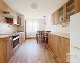 Pronájem bytu 2+1, 56 m2, Benešovská, Divišov. Po rekonstrukci, 2 sklepy, parkování, cena 15000 CZK / objekt / měsíc, nabízí 