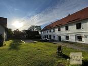 Prodej unikátní nemovitosti - Statek s vejminkem po rekonstrukci, Snědovice - Mošnice, 2.684 m2, cena 19600000 CZK / objekt, nabízí Modus Reality