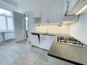 Pronájem bytu 3+kk, 75 m2, Praha 8 - Karlín, po rekonstrukci, volný od 1. 11. 2026, sklep, MHD, cena 26999 CZK / objekt / měsíc, nabízí 