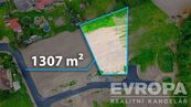 Prodej pozemku o velikosti 1307 m2 určeného ke stavbě rodinného domu v obci Rokytno, cena 3600 CZK / m2, nabízí 
