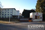 Prodej areálu bývalé školy v přírodě zvaná Sklárna, v odlehlé lokalitě uprostřed lesa cca 6 km od ob, cena 25999000 CZK / objekt, nabízí