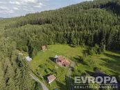 Prodej jedinečné nemovitosti prvorepubliková vila, chata a rozsáhlý pozemek 7.488 m s vlastním lese, cena 6999000 CZK / objekt, nabízí 