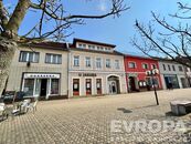 Pronájem kanceláře 54m2, 3.NP, nám. Osvobození, Kralovice, cena 8300 CZK / objekt / měsíc, nabízí 