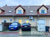 Pronájem rodinného domu 4+kk o velikosti 157 m2 v Polní ulici Postřižín, cena 31900 CZK / objekt / měsíc, nabízí 