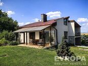 Luxusní rodinný dům 6+1 s bazénem a sklepem, nedaleko Brna ve Hvozdci, prodám za 12 milionů Kč, cena 12630000 CZK / objekt, nabízí 