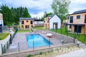 Prodej rodinného domu se dvěma byty v soukromém areálu na břehu Slapské přehrady, cena 12298000 CZK / objekt, nabízí 