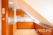 Rodinný dům 284m2 celkové plochy, pozemek 174 m2, cena 26300000 CZK / objekt, nabízí 