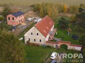 Prostorný rodinný dům po rozsáhlé rekonstrukci v klidné Razové, s více než velkou zahradou, nyní k d, cena 5000000 CZK / objekt, nabízí 