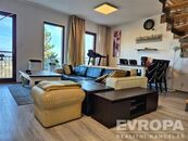Rodinné bydlení s atmosférou domu: Mezonet 4+kk (96 m) se zahradou a velkorysou garáží, cena 15490000 CZK / objekt, nabízí 