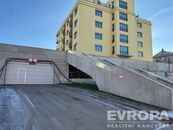 Pronájem parkovacího stání v Liberci ul. Tovární, cena 2500 CZK / objekt / měsíc, nabízí 