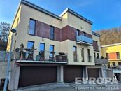 Rodinné bydlení s atmosférou domu: Mezonet 4+kk (96 m) se zahradou a velkorysou garáží, cena 15490000 CZK / objekt, nabízí EVROPA realitní kancelář