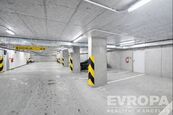 Pronájem garážového stání, ul. Jeseniova, Praha 3, Žižkov, cena 3000 CZK / objekt / měsíc, nabízí EVROPA realitní kancelář