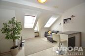 Pronájem bytu 2+kk, 49m2 (podkrovní), Praha 2, Nové Město, ul. Lublaňská, cena 22500 CZK / objekt / měsíc, nabízí EVROPA realitní kancelář
