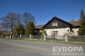 Prodej prostorného rodinného domu v idylickém prostředí Jelence v Dolních Hbitech s rozlehlou zahrad, cena cena v RK, nabízí 