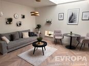 Luxusní, klimatizovaný apartmán 2+kk v rezidenci The Clock Palace, Vinohrady, cena 30000 CZK / objekt / měsíc, nabízí EVROPA realitní kancelář
