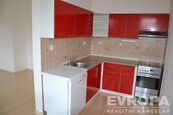 Pronájem bytové jednotky 2+kk s balkonem, 52 m2, OV, Lásenická, Praha 9 Kyje, cena 17000 CZK / objekt / měsíc, nabízí EVROPA realitní kancelář