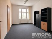 Pronájem kanceláře 67 m v centru Hradce Králové, cena 16500 CZK / objekt / měsíc, nabízí EVROPA realitní kancelář