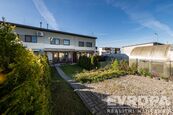 Moderní řadový rodinný dům 4+kk, 130 m se zastřešenou terasou, zahradou s výhledem do přírody, vlast, cena 11490000 CZK / objekt, nabízí 