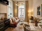 Plně vybaveny apartmán s terasou na Vinohradech, 38 m2, cena 29000 CZK / objekt / měsíc, nabízí EVROPA realitní kancelář
