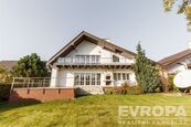 Krásná a prostorná vila 7+kk v obci Průhonice, Praha západ, cena 95000 CZK / objekt / měsíc, nabízí 
