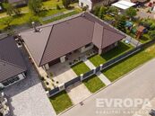 Nabízíme k prodeji moderní bungalov rodinného domu v klidné obci Sopřeč, cena 10490000 CZK / objekt, nabízí 