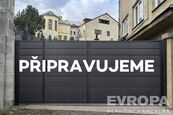 Pronájem 2 dvougaráží a 1 parkovacího stání, cena cena v RK, nabízí 