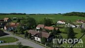 Prodej prostorného rodinného domu v idylickém prostředí Jelence v Dolních Hbitech s rozlehlou zahrad, cena 11997000 CZK / objekt, nabízí 